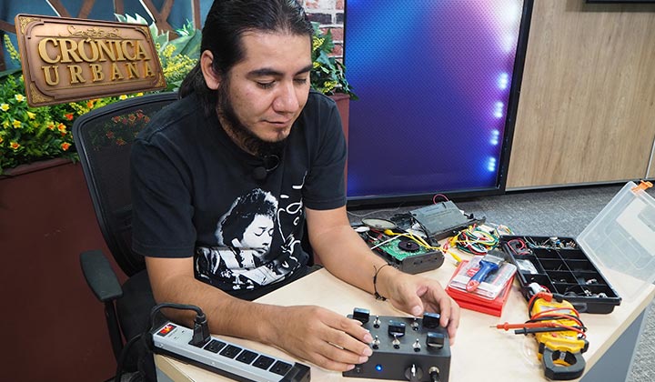 Lagunero construye sintetizadores a partir de aparatos en desuso