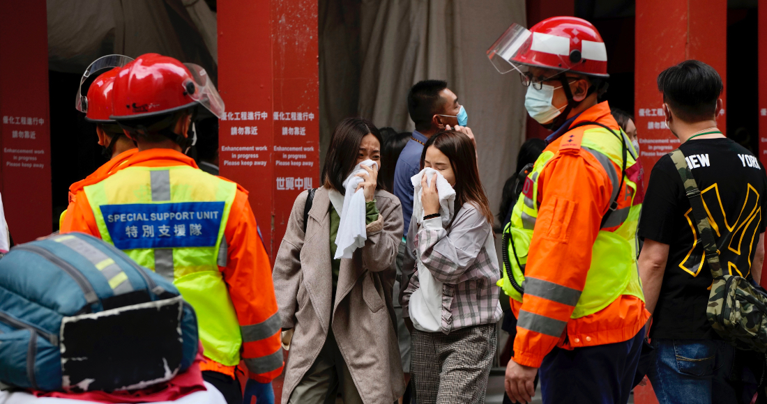 300 personas quedan atrapadas en un rascacielos en Hong Kong 
