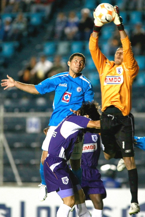 Cruz Azul golea en la Liga de Campeones, El Siglo de Torreón