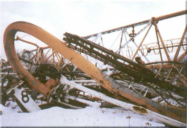 1991: Se derrumba la Torre de radio de Varsovia