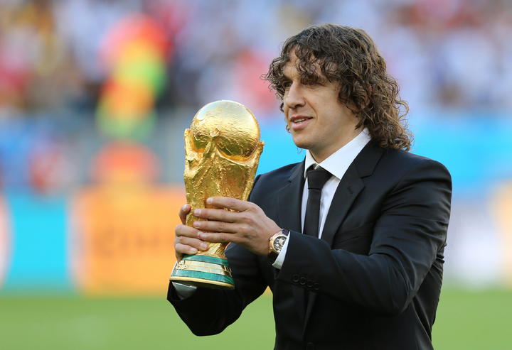 Puyol Entrega La Copa Del Mundo Al Maracaná El Siglo De Torreón
