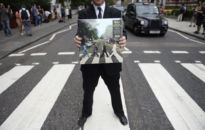 Fotos de los beatles cruzando la calle 80 Fotos de los beatles cruzando la calle 80