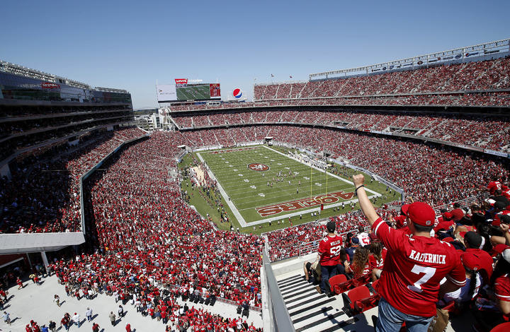 Ponen césped en estadio de 49ers