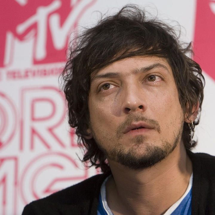arremete le n larregui contra los grammy latinos arremete le n larregui contra los grammy latinos