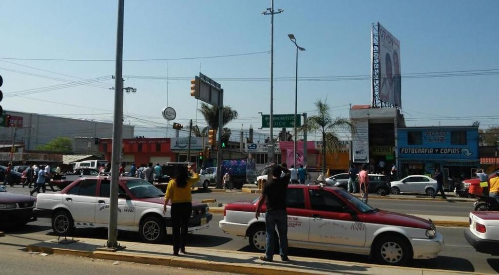 Taxistas hieren con machete a policía vial de Oaxaca