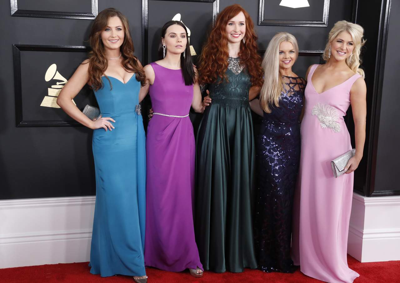 los secretos de la alfombra roja de los oscar actitudfem famosos se lucen en la alfombra roja de los grammy los secretos de la alfombra roja de los oscar actitudfem famosos se lucen en la alfombra roja de los grammy