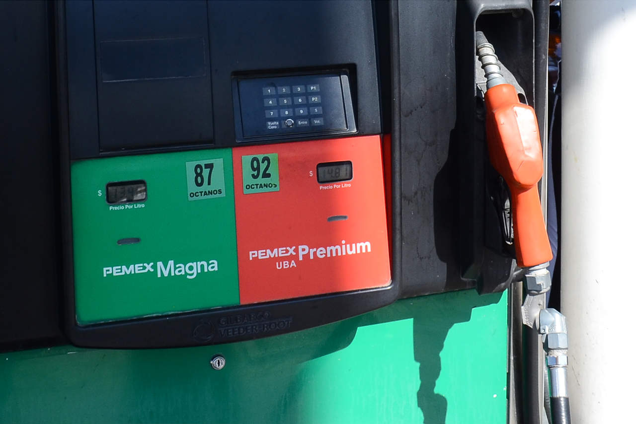 Robar la gasolina de la gasolinera
