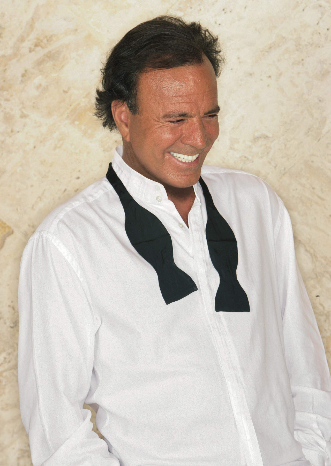 Nuevo disco de Iglesias arrasa en ventas, El Siglo de Torreón