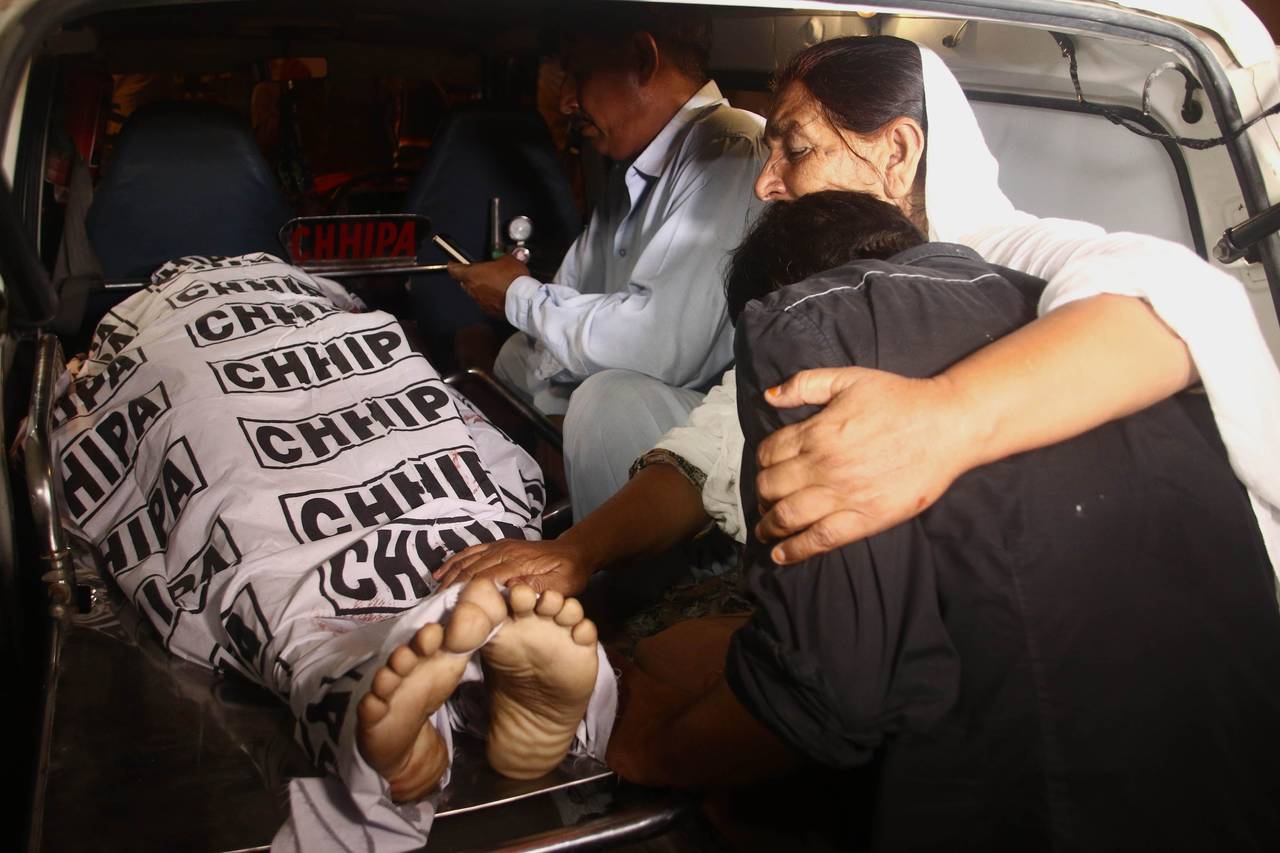 Se enluta el final del Ramadán en Pakistán, El Siglo de 