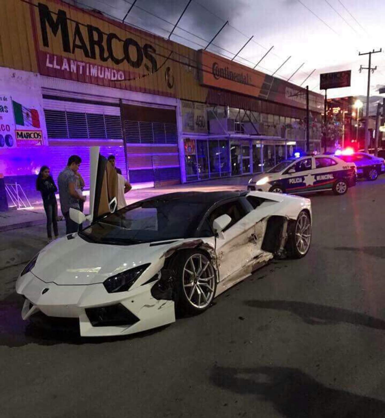 Reportan Choque Entre Un Lamborghini Y Un Taxi En Gp El Siglo De