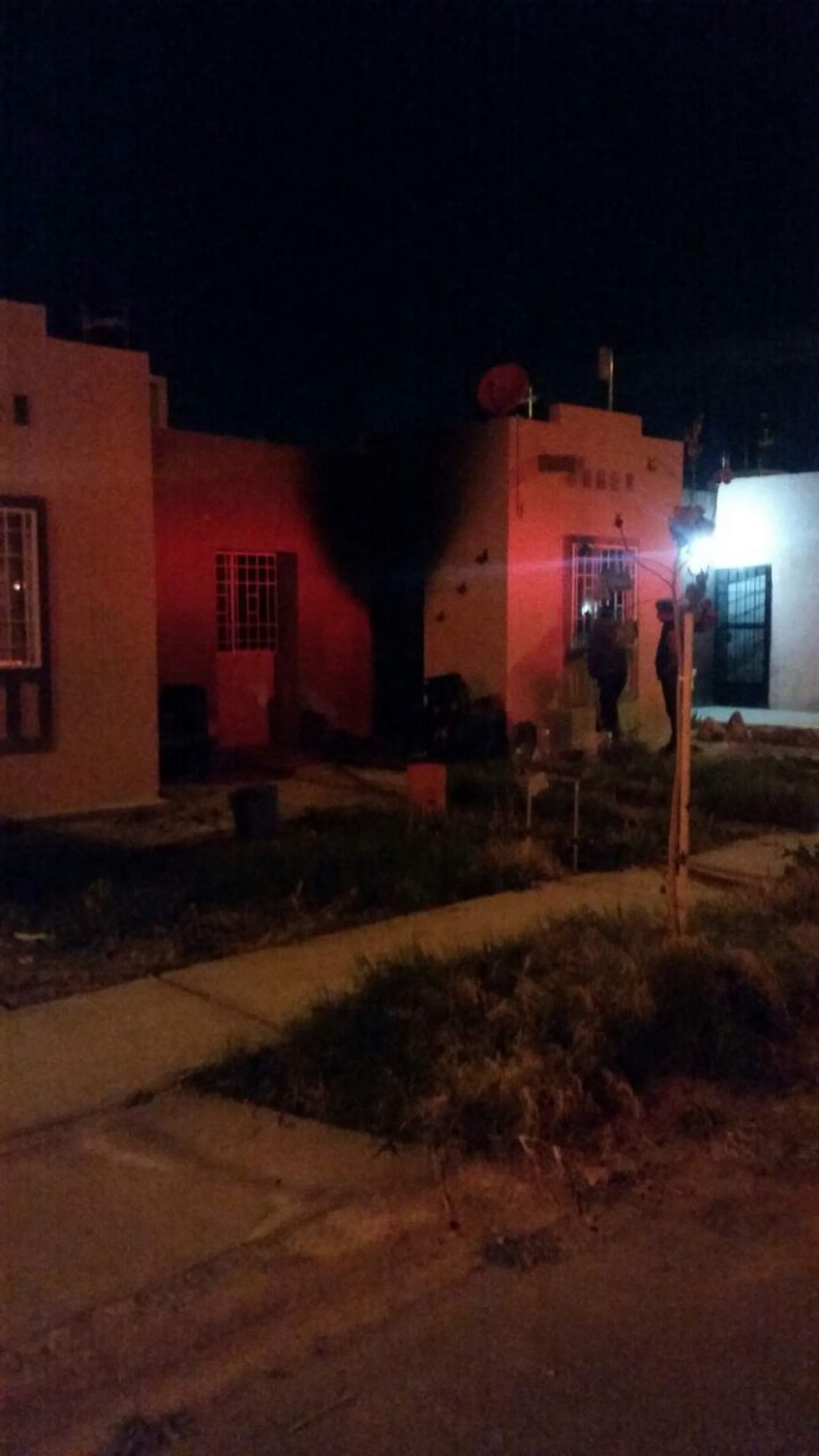 Se incendia domicilio en la colonia Hacienda Santa María. Noticias en tiempo real