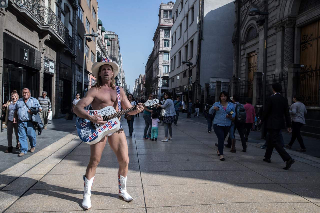 El Vaquero Desnudo de NY causa furor en Ciudad de México. Noticias en tiempo real