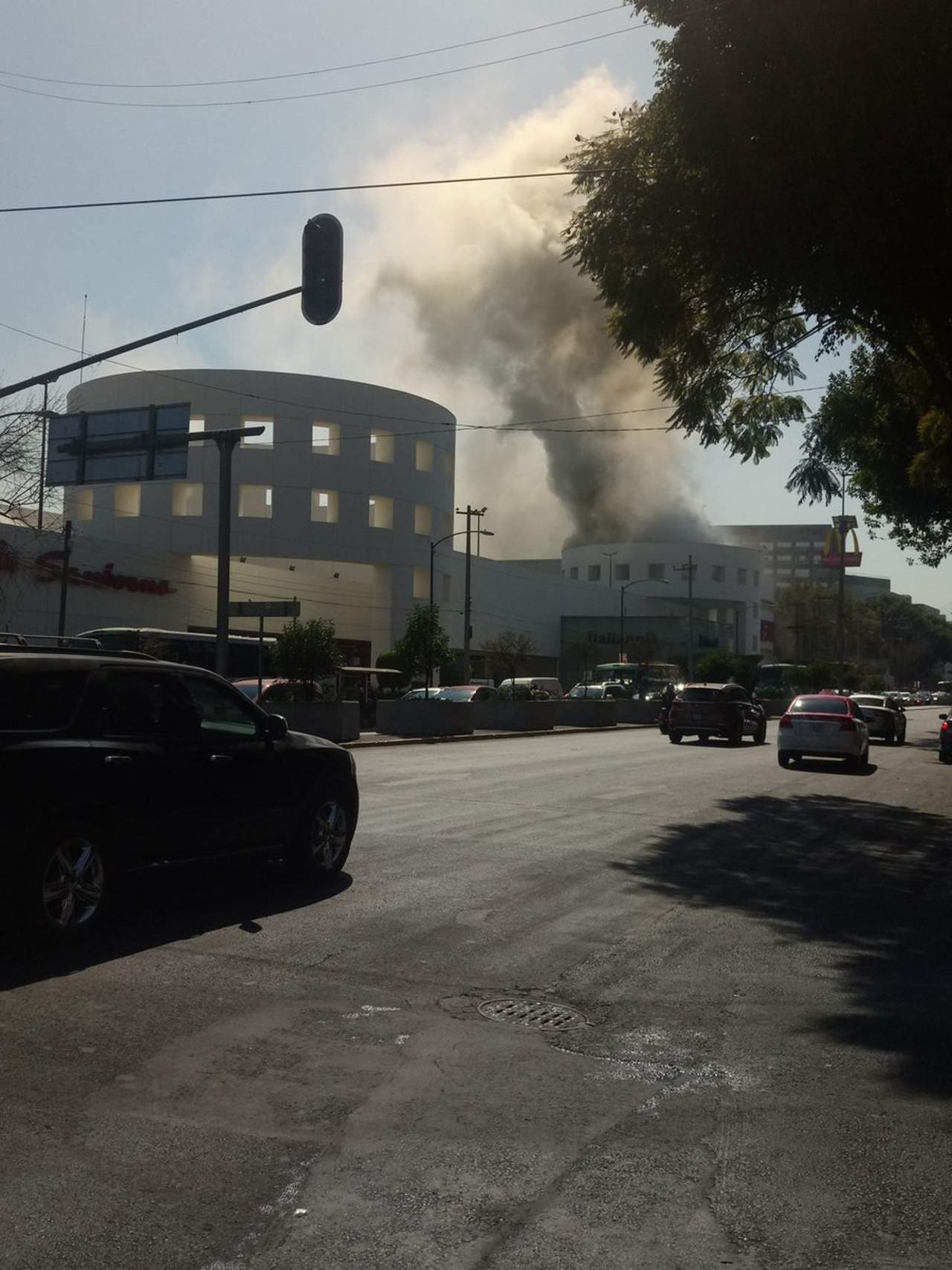 Se registra incendio en Plaza Universidad. Noticias en tiempo real