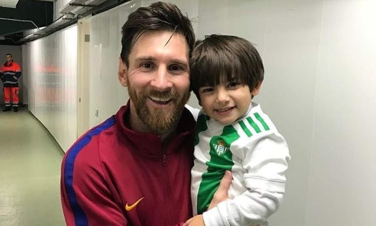 Máximo, hijo de Andrés Guardado, se toma foto con Messi. Noticias en tiempo real
