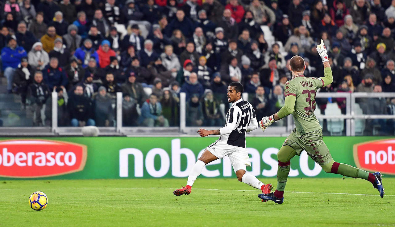 Juventus vence al Genoa y se acerca al Napoli. Noticias en tiempo real