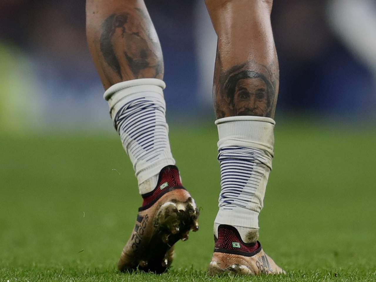 Jugador del Newcastle presume tatuaje de Don Ramón. Noticias en tiempo real
