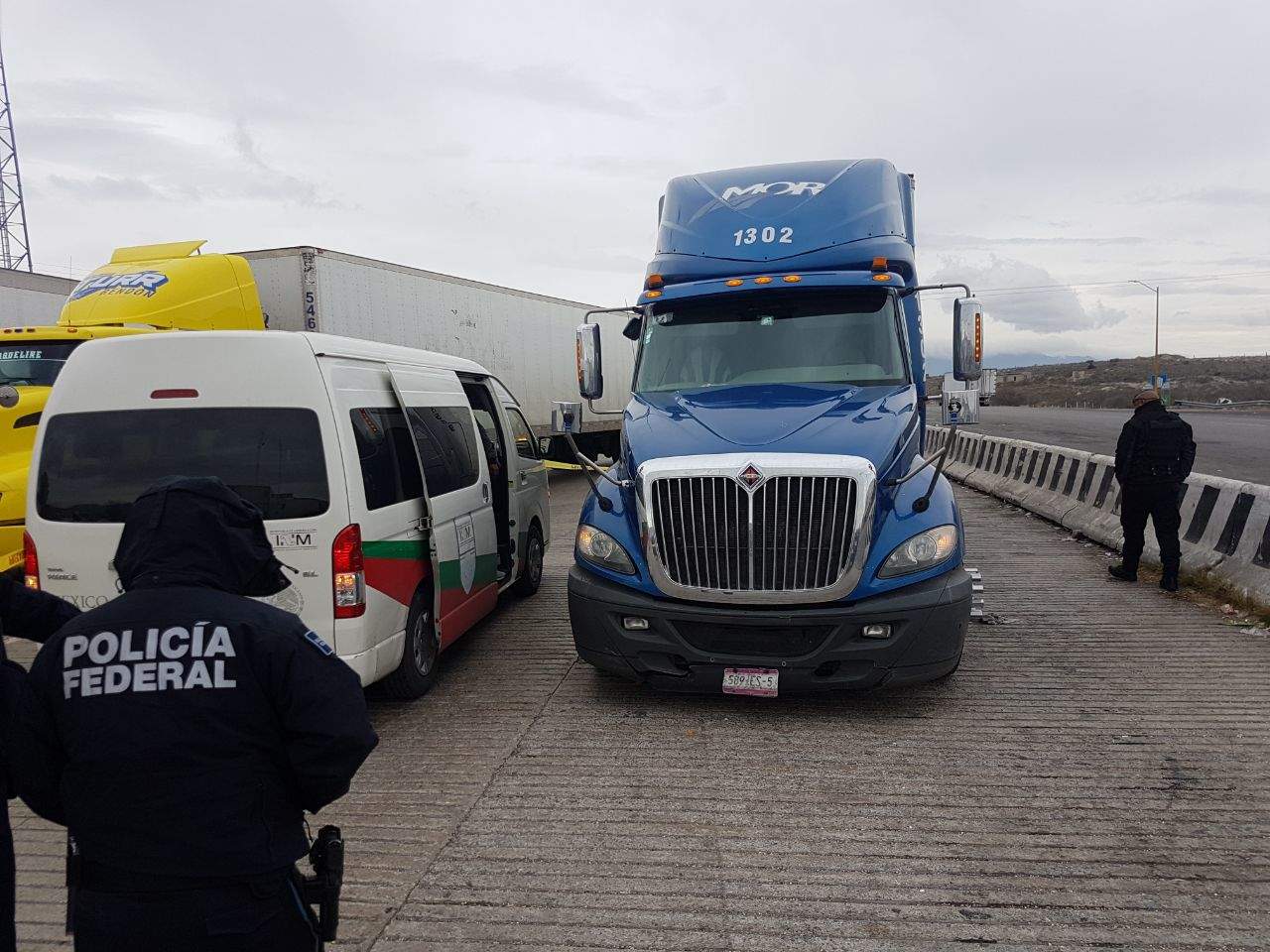 Rescatan a 6 migrantes en carretera a Arteaga. Noticias en tiempo real