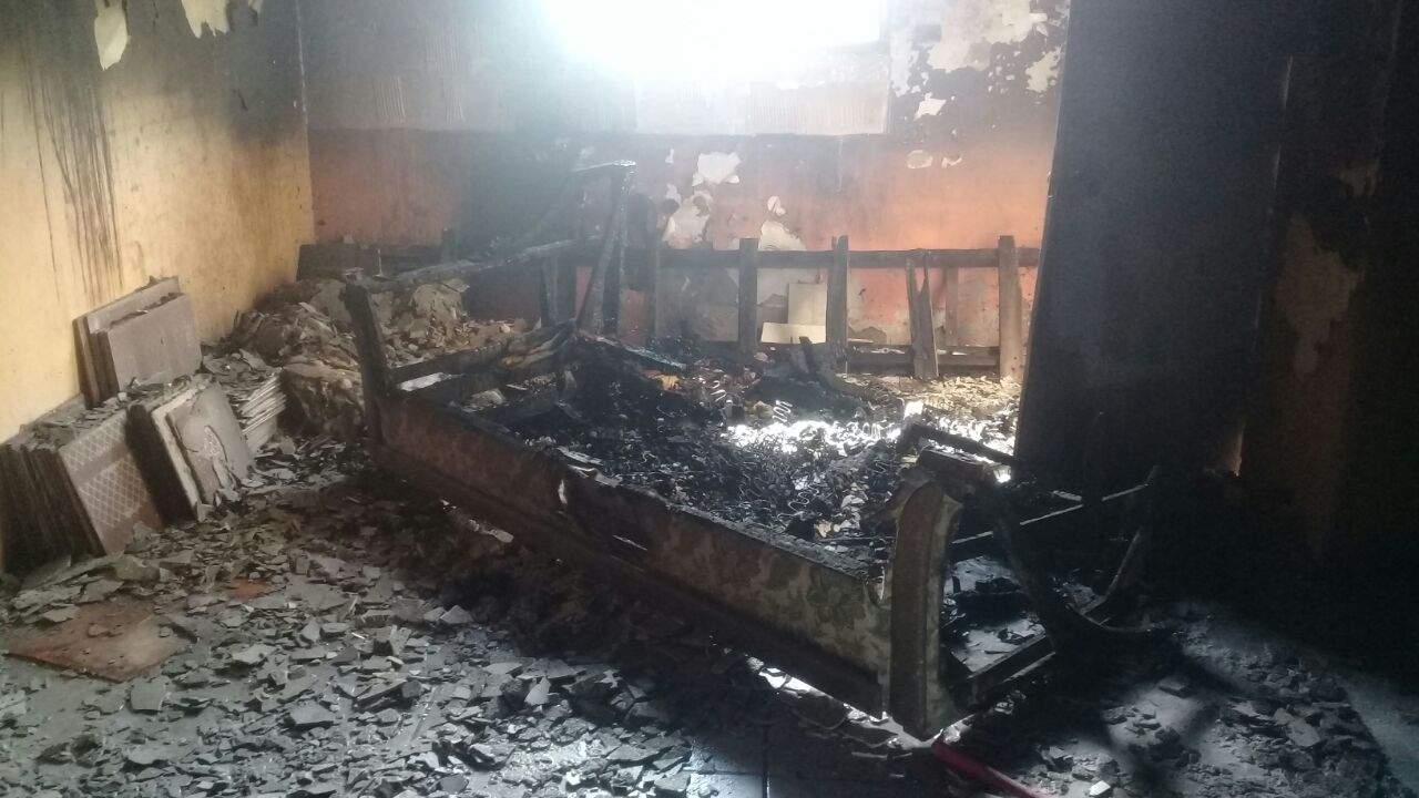 Se incendia casa en Exhacienda La Joya. Noticias en tiempo real