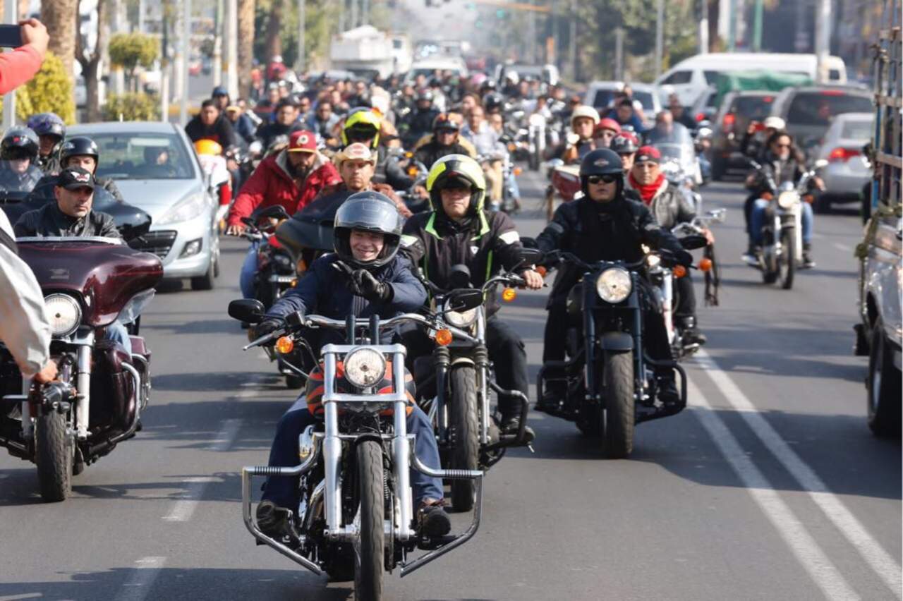 Anaya recorre avenidas con caravana de motociclistas. Noticias en tiempo real