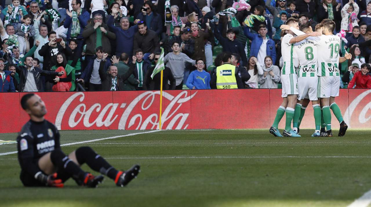 Con Guardado los 90 minutos, Betis derrota 2-1 al Villarreal. Noticias en tiempo real
