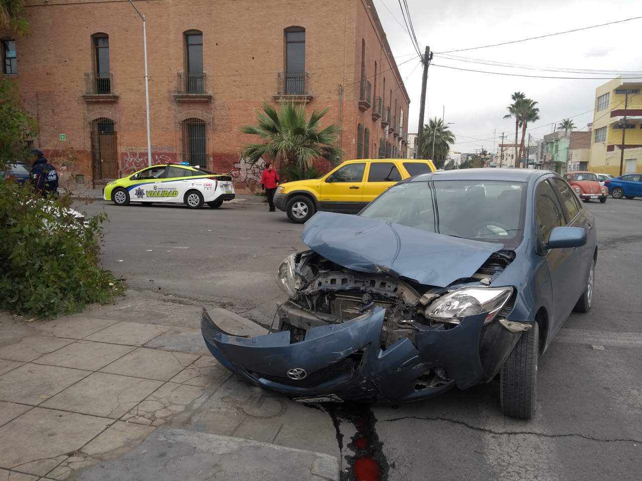 Se pasa alto y causa choque en Torreón. Noticias en tiempo real