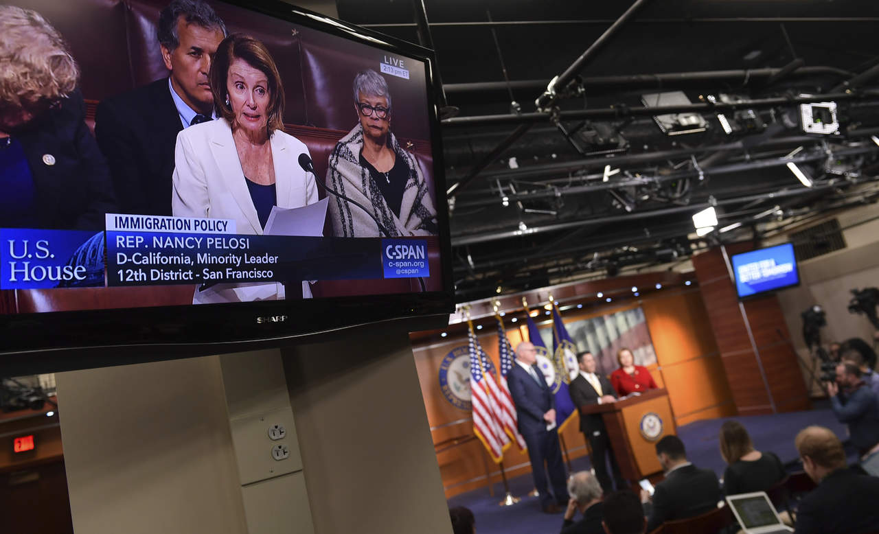 Líder demócrata bate récord tras hablar más de 7 horas ante Congreso. Noticias en tiempo real