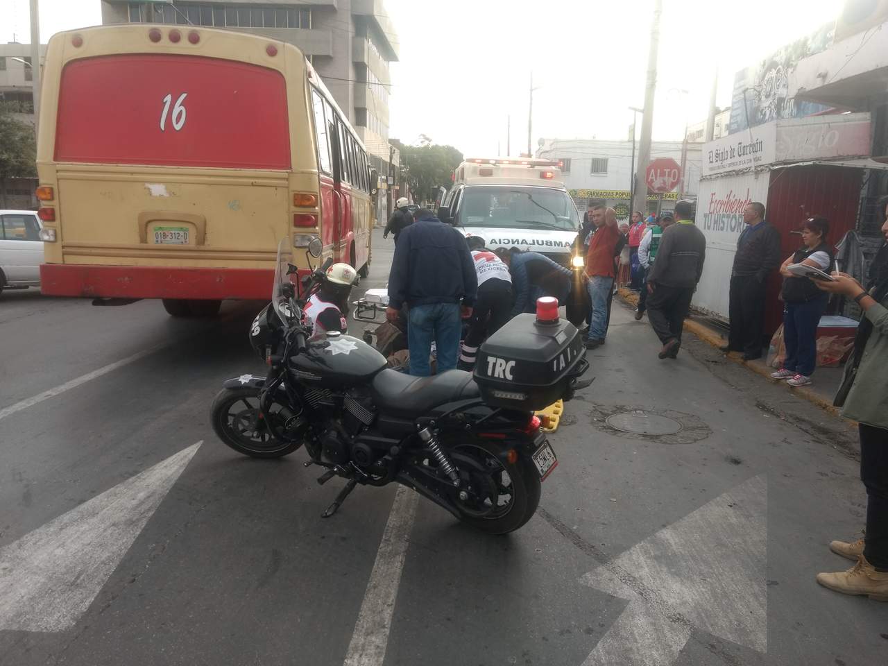 Autobús arrolla a vendedor de pan en el centro de Torreón. Noticias en tiempo real