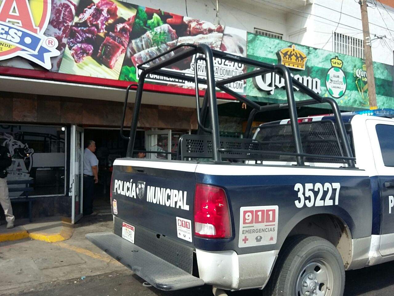 Sujetos armados asaltan carnicería en el centro de Torreón. Noticias en tiempo real