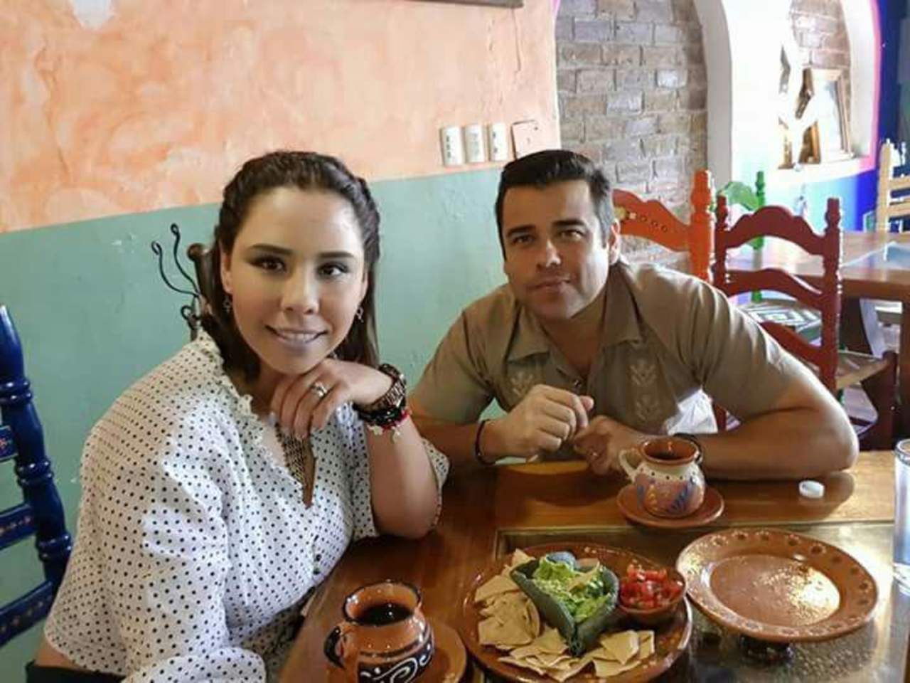 Graves, exalcalde de Morelos y su pareja tras volcadura. Noticias en tiempo real