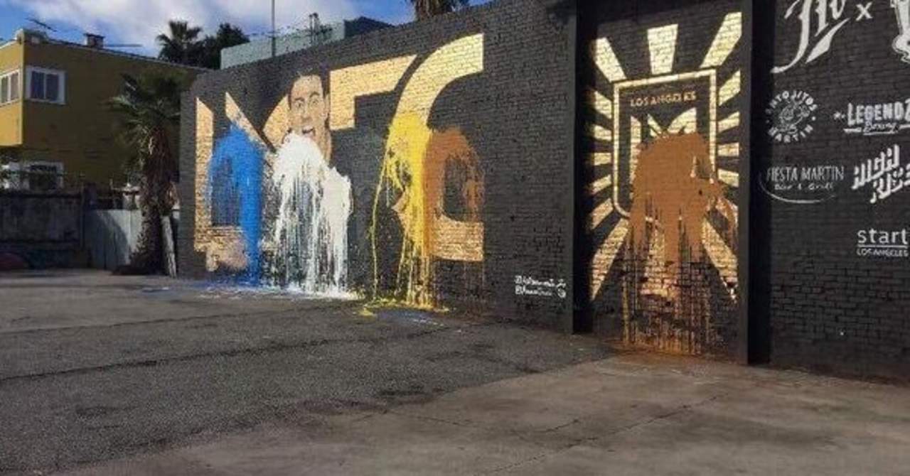 Vandalizan en Los Ángeles mural de Carlos Vela. Noticias en tiempo real