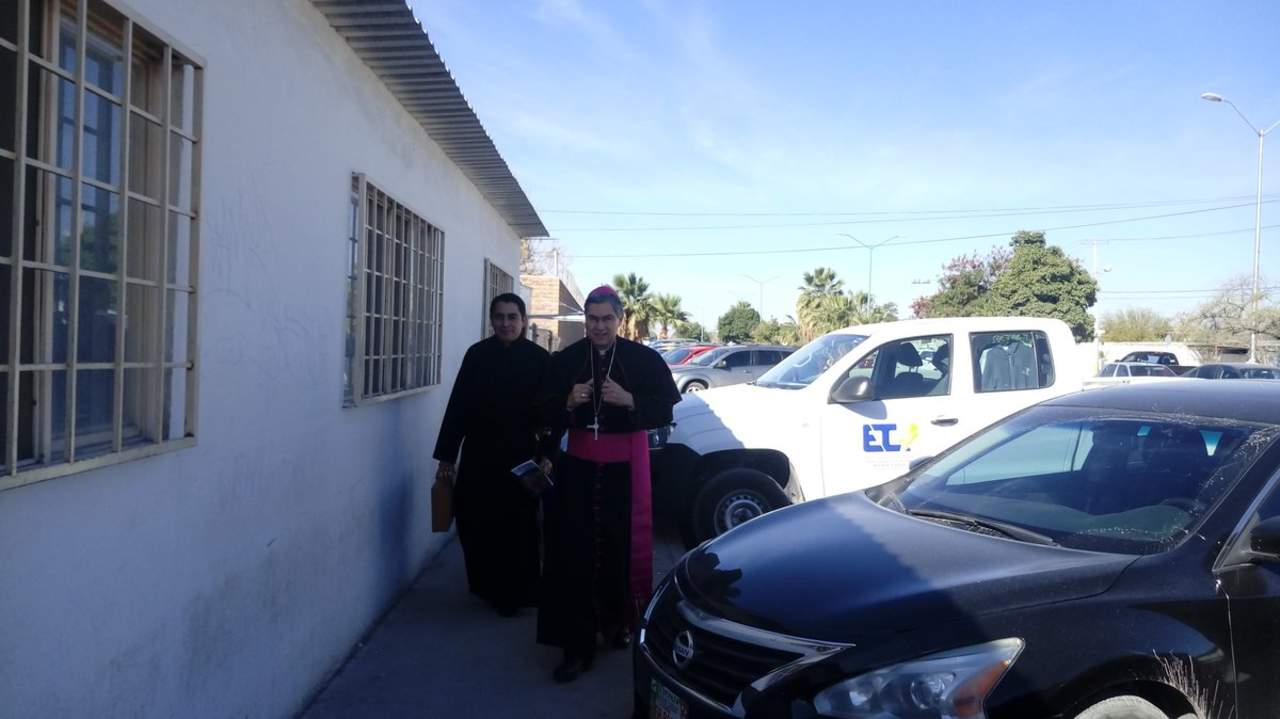 Acude obispo de Torreón al Cereso para imposición de ceniza. Noticias en tiempo real