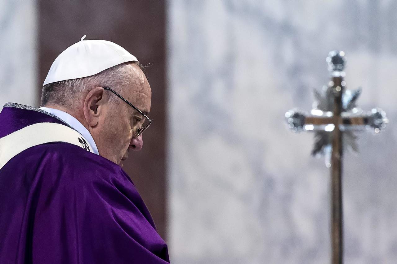 Asegura Vaticano que el Papa se reúne con víctimas de abusos. Noticias en tiempo real