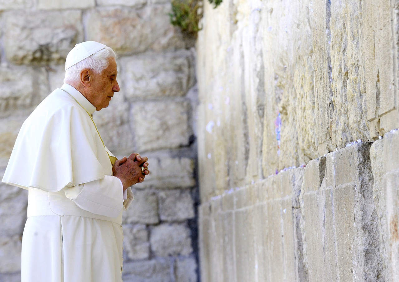Vaticano niega enfermedad paralizante de Benedicto XVI. Noticias en tiempo real