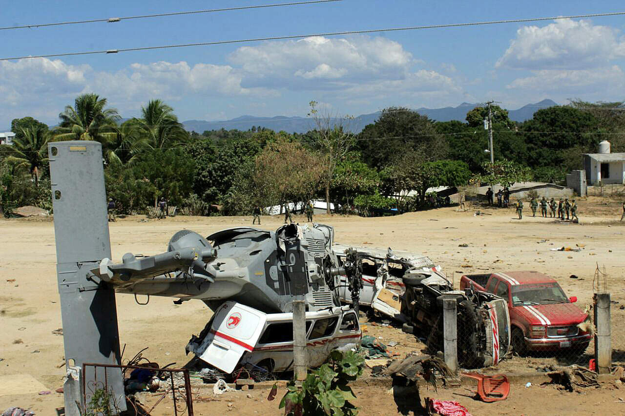 Captan en video caída de helicóptero en Oaxaca. Noticias en tiempo real