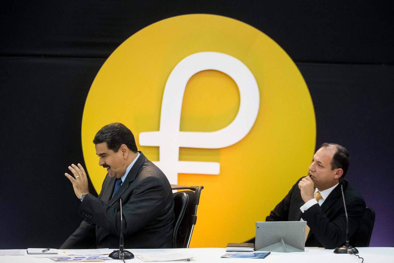 Maduro ordena a petrolera hacer sus compraventas con criptomonedas. Noticias en tiempo real