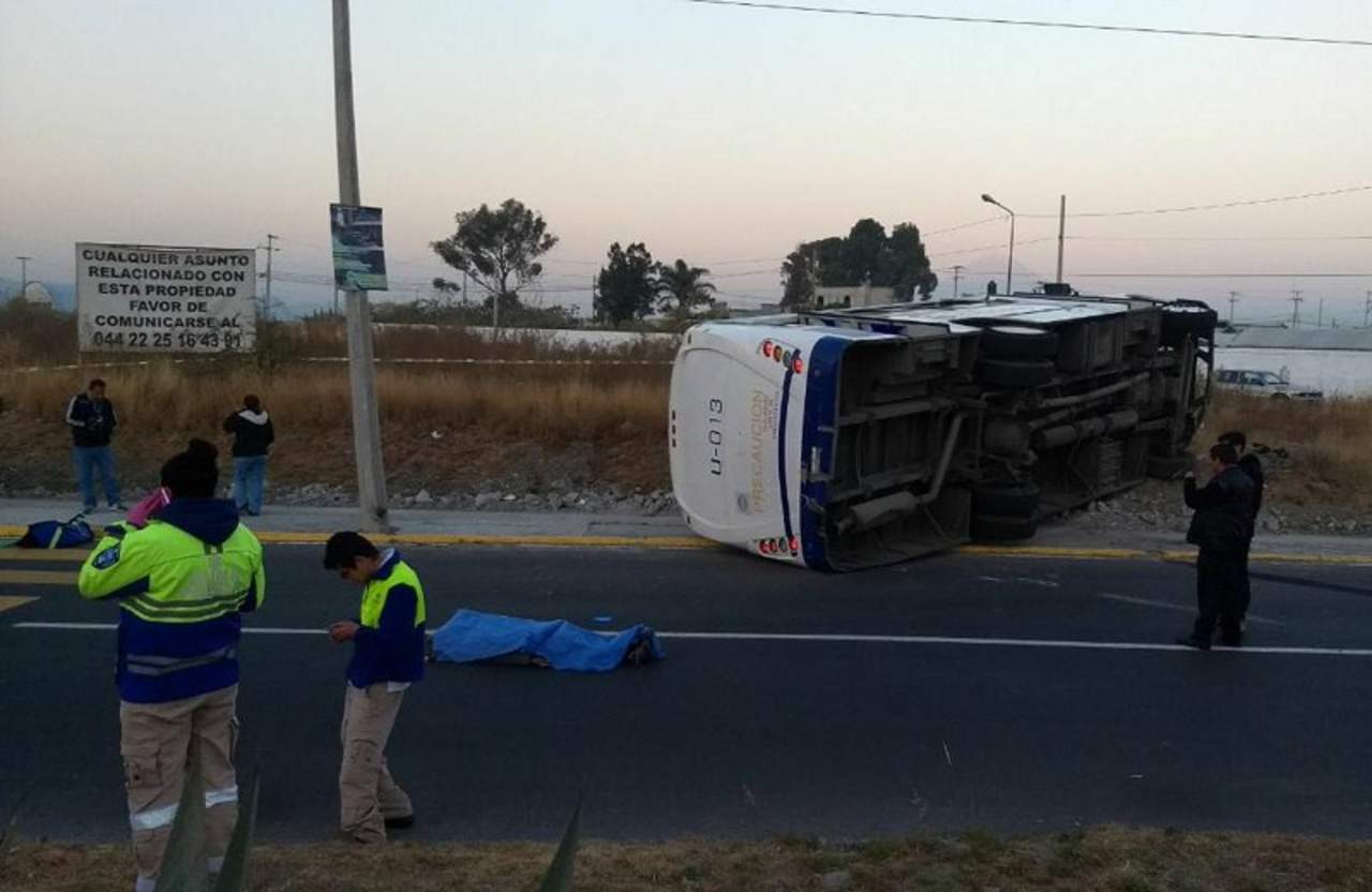 Vuelca autobús en Puebla; un muerto y 18 heridos. Noticias en tiempo real