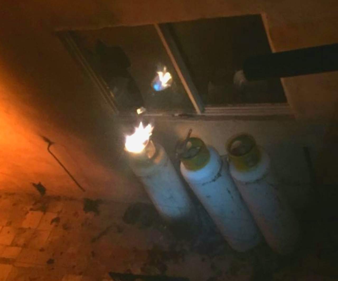 Explota tanque de gas en vivienda; deja sólo daños materiales. Noticias en tiempo real
