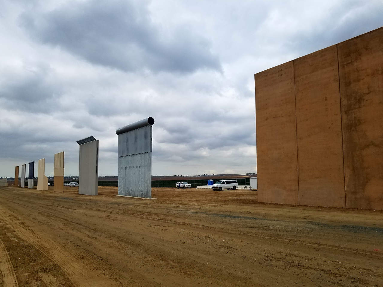 Visitará Trump en marzo prototipos de muro con México, según diario. Noticias en tiempo real