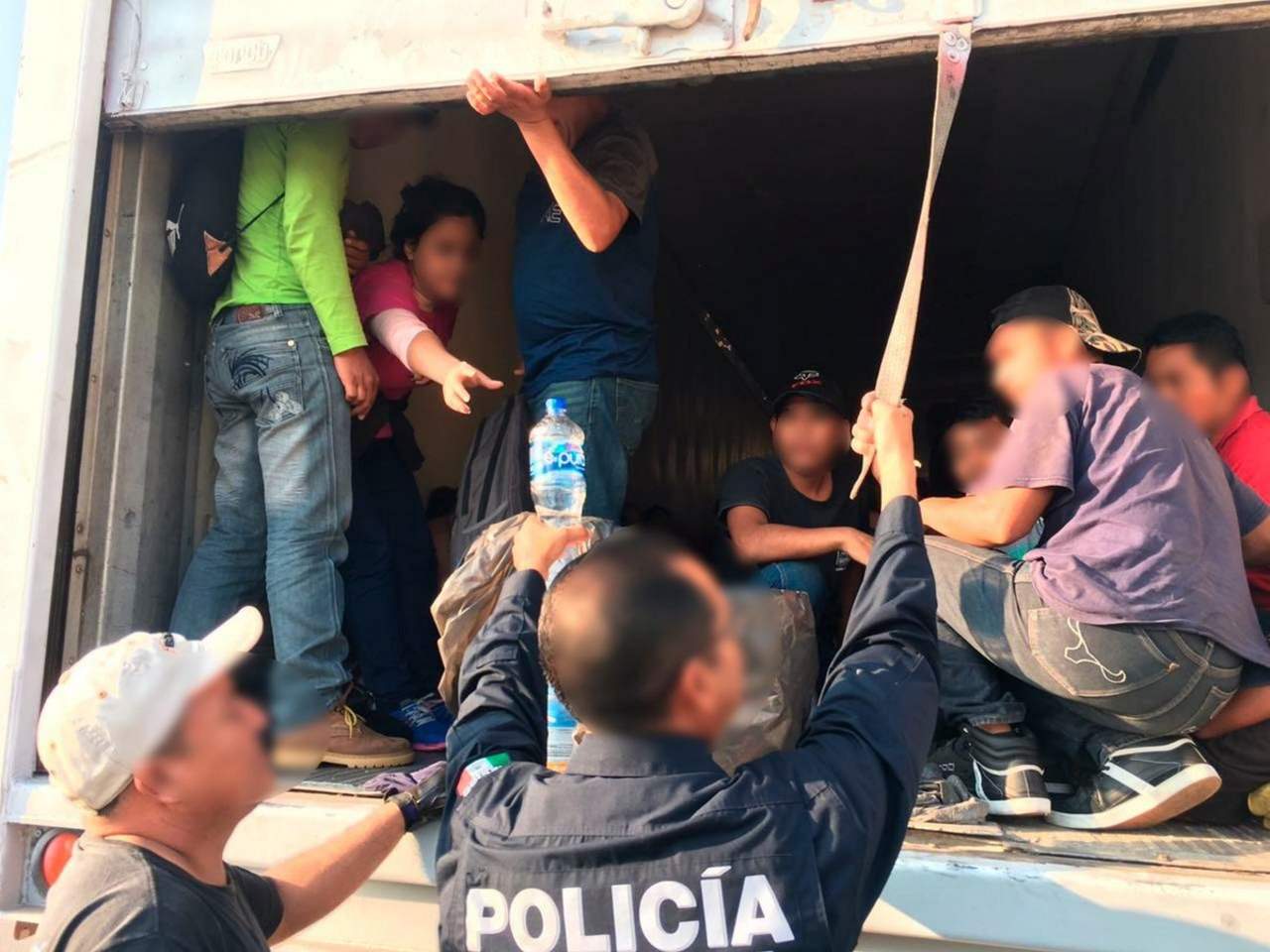 Rescatan a 137 migrantes en un tráiler en Tamaulipas. Noticias en tiempo real