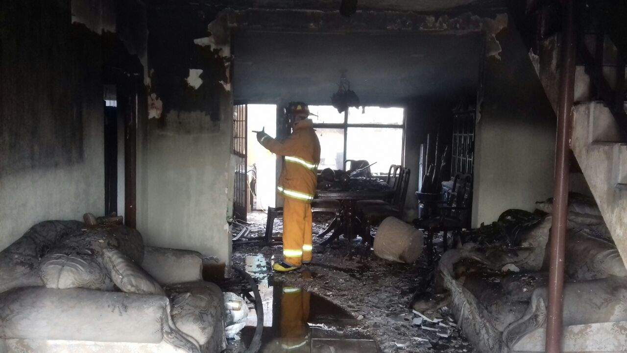 Incendio consume vivienda en la zona centro de Torreón. Noticias en tiempo real