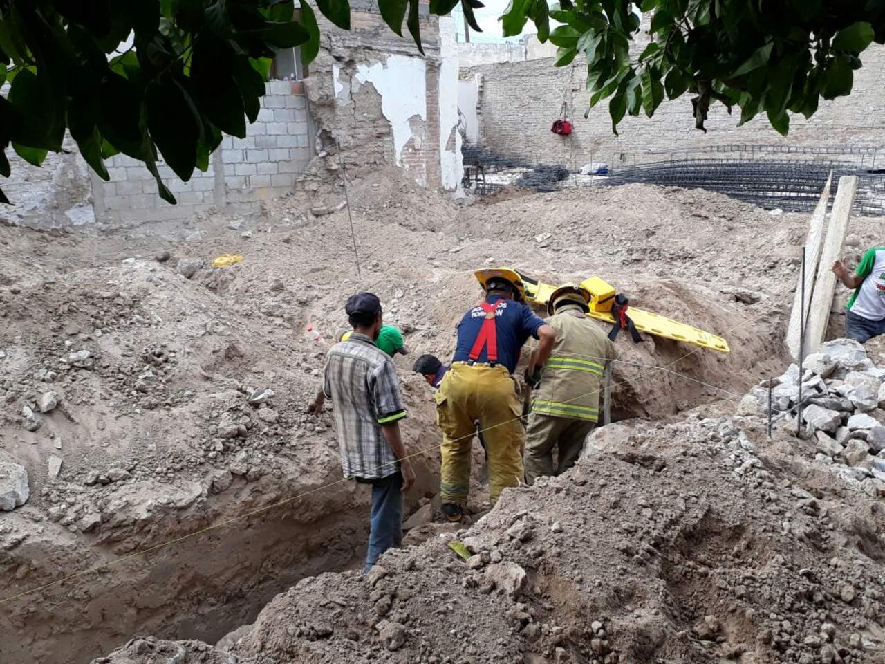 Se derrumba construcción en Torreón; un lesionado. Noticias en tiempo real