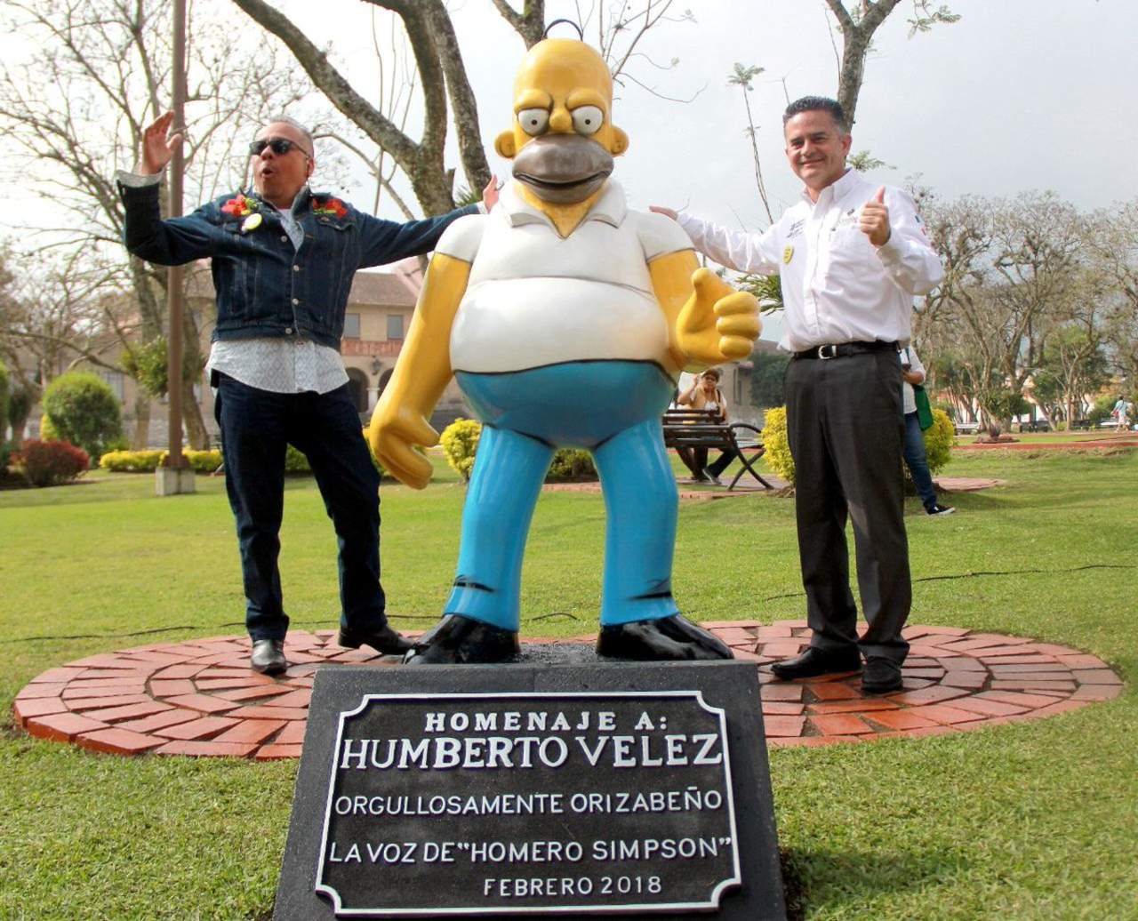 Homenajean a Humberto Velez en Orizaba con un mal hecho Homero Simpson. Noticias en tiempo real