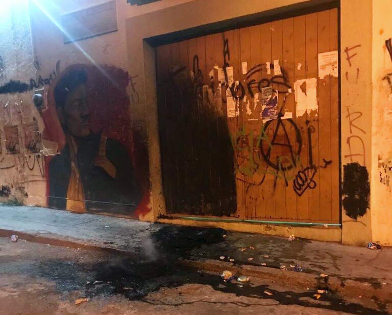Prenden fuego a instalaciones de la Sección 22 de Oaxaca. Noticias en tiempo real