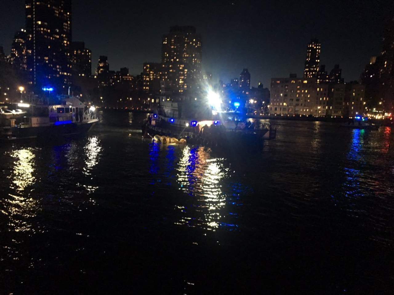 Al menos dos muertos al estrellarse helicóptero en Nueva York. Noticias en tiempo real