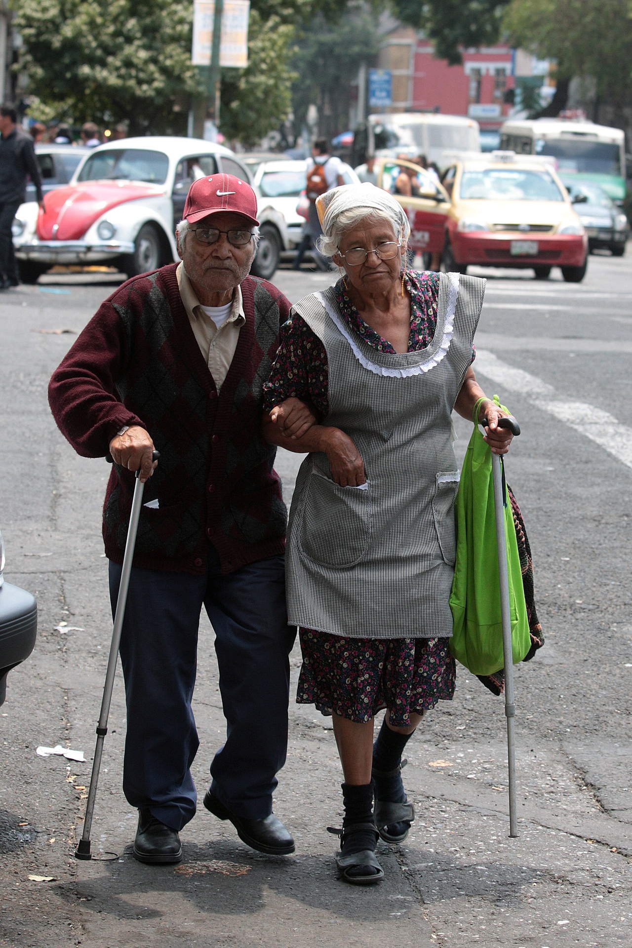 Uno de cada cuatro adultos mayores tiene pensión, debido a informalidad. Noticias en tiempo real