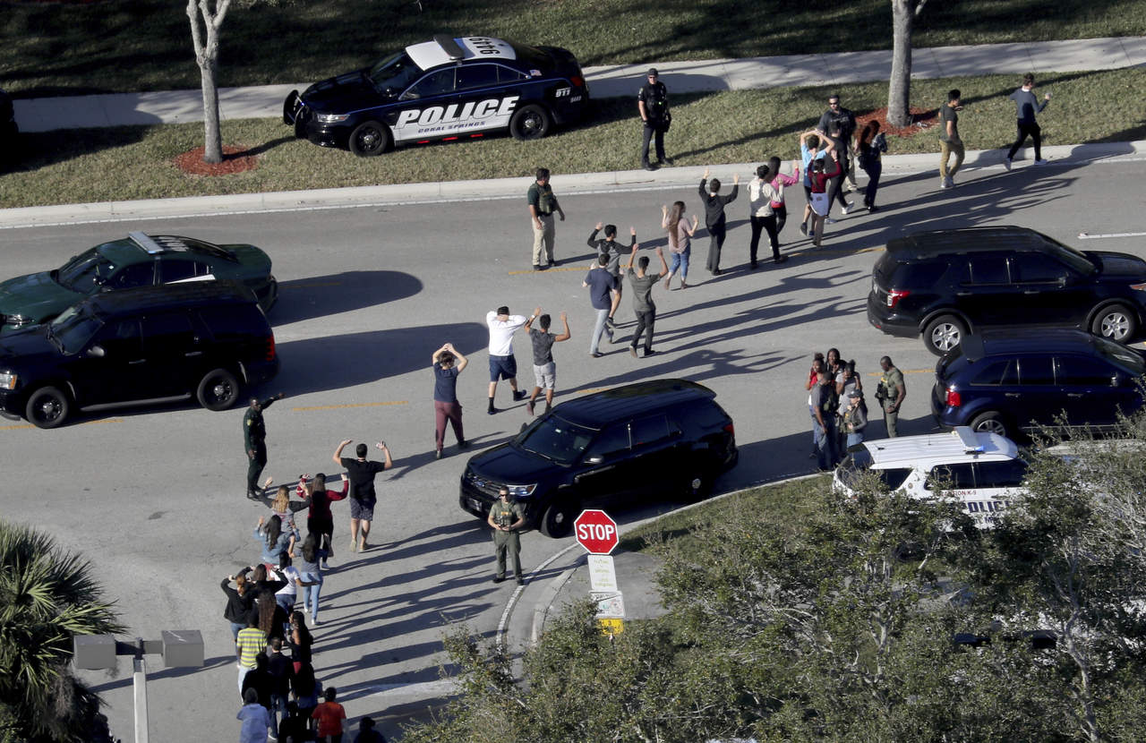 Autoriza juez divulgar videos de seguridad de matanza de Florida. Noticias en tiempo real