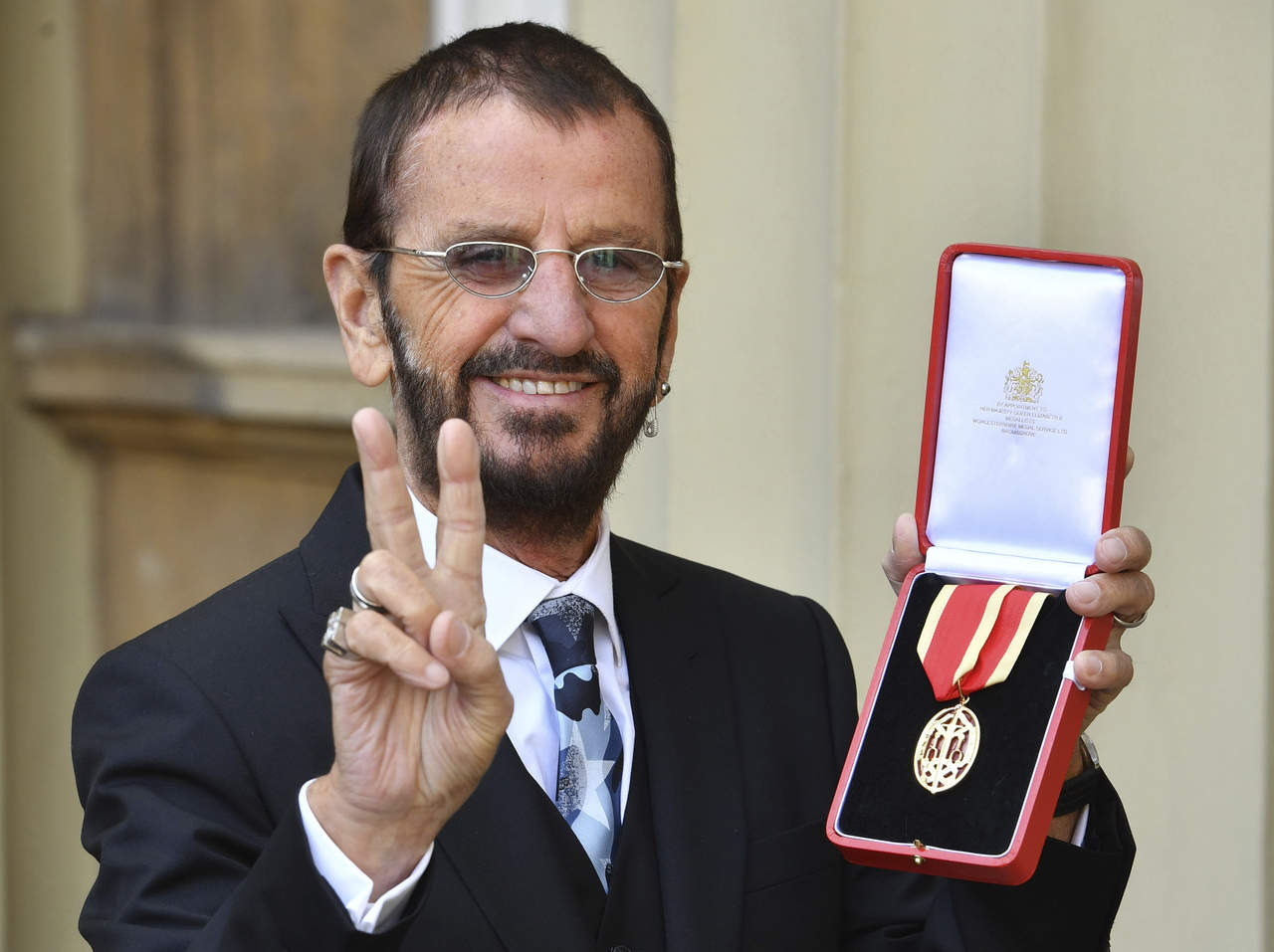 Ringo Starr es nombrado caballero por el Imperio Británico. Noticias en tiempo real