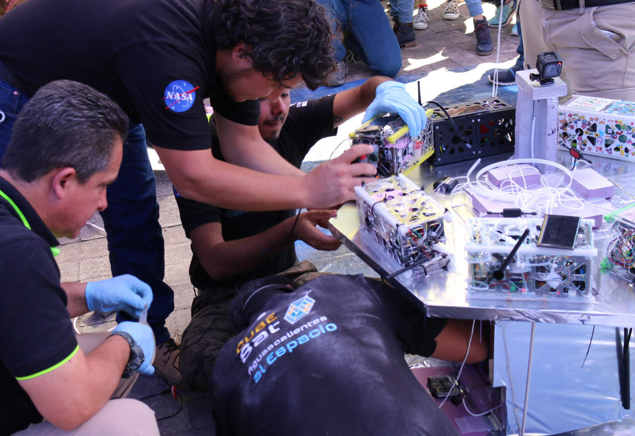 Estudiantes mexicanos lanzan nanosatélites al espacio. Noticias en tiempo real