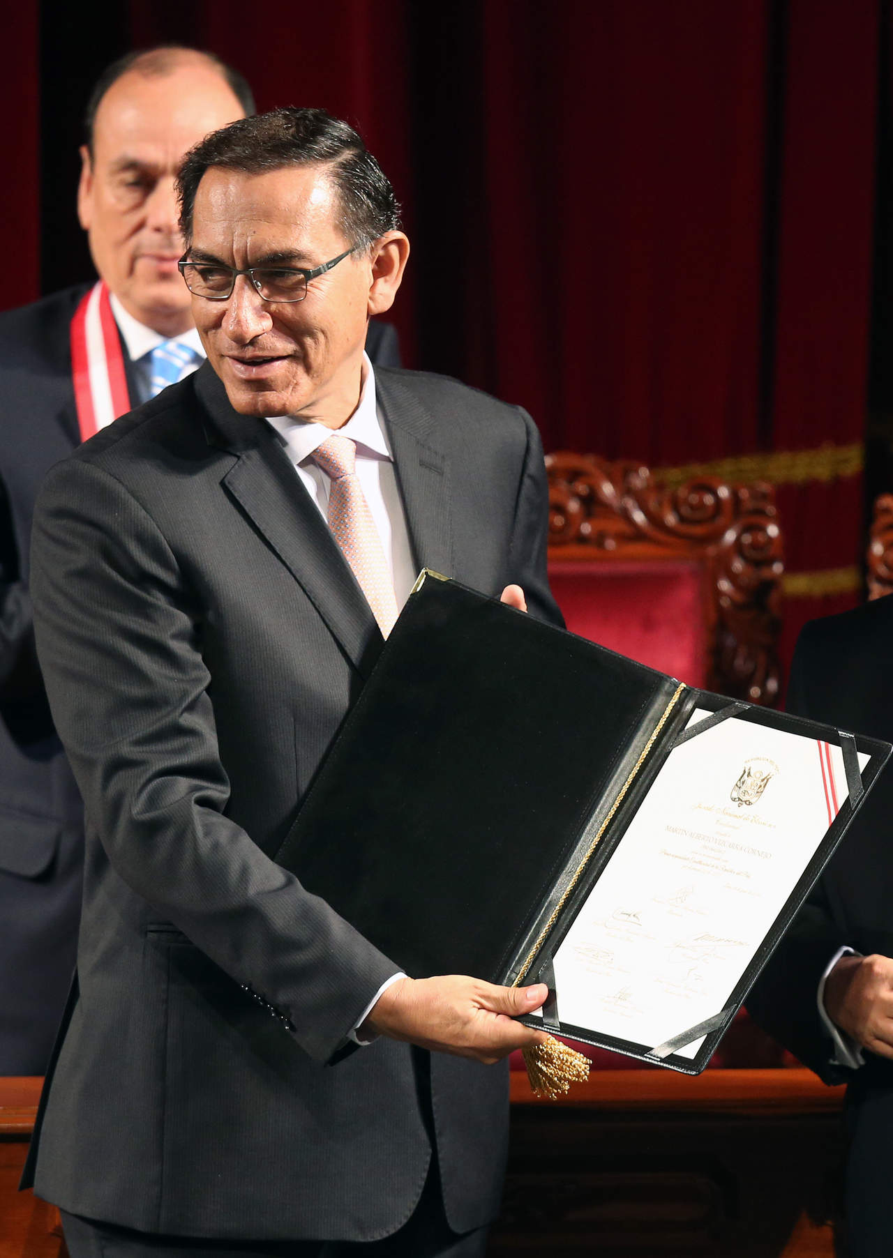 Acepta Martín Vizcarra asumir la Presidencia de Perú. Noticias en tiempo real