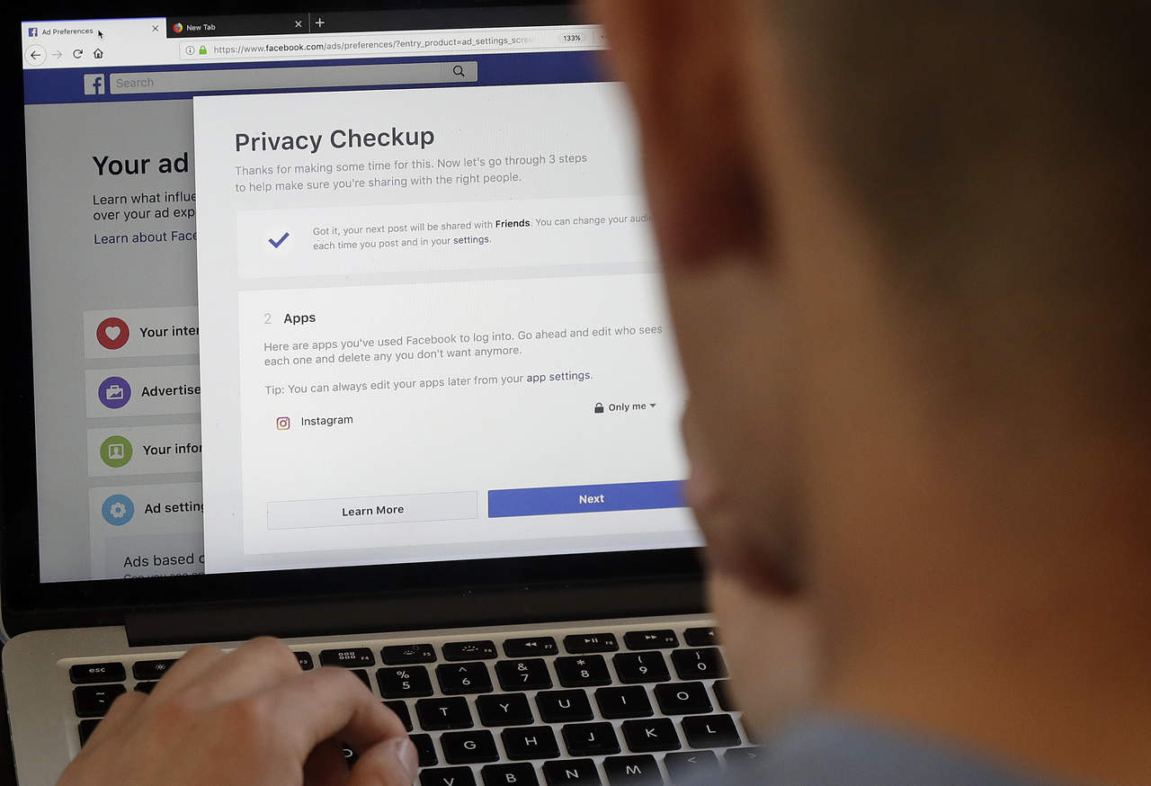 Modifica Facebook sus normas de privacidad tras robo de datos. Noticias en tiempo real
